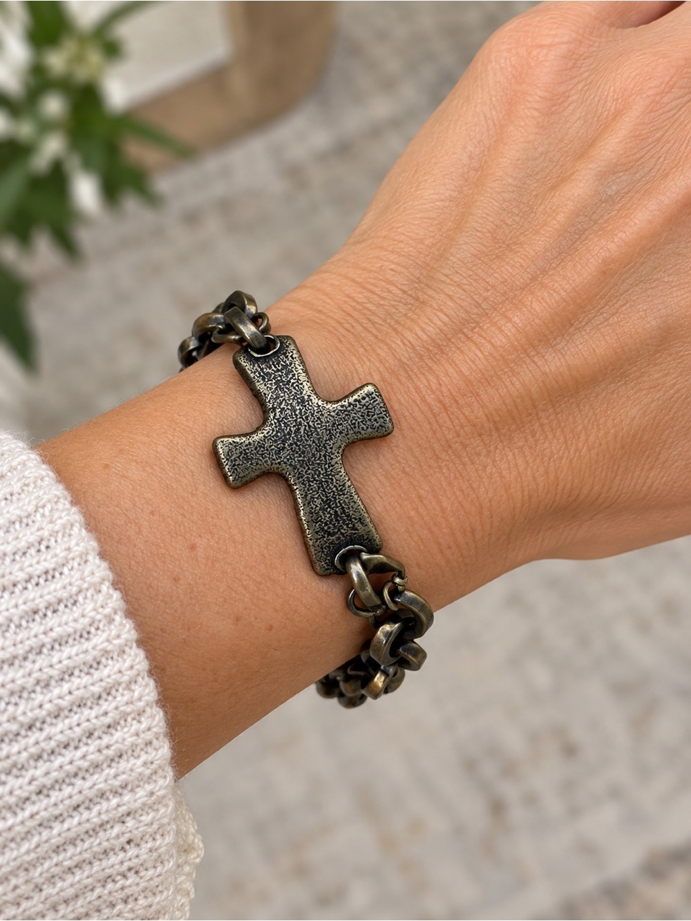 Lenny & Eva L&E Cross Bracelet Antiqued Tone Chunky Chain Lobster Clasp Faith